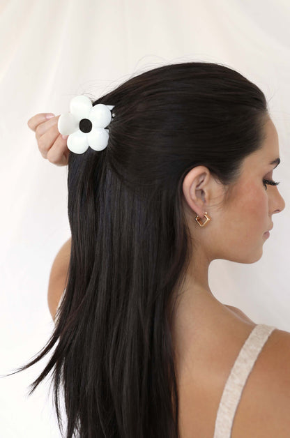 Ditsy Daisy Hair Claw Set on a model