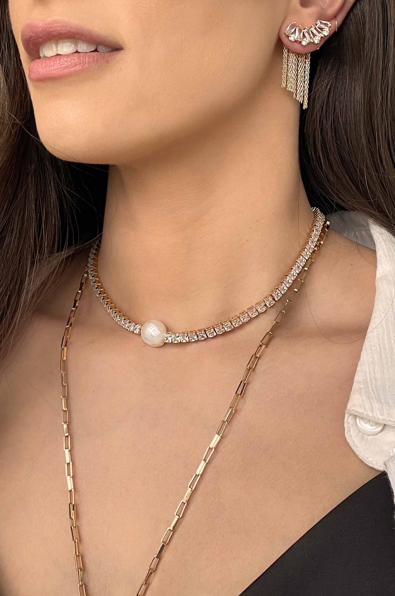 Single Freshwater Pearl 18k Gold Plated Link Necklace on a model