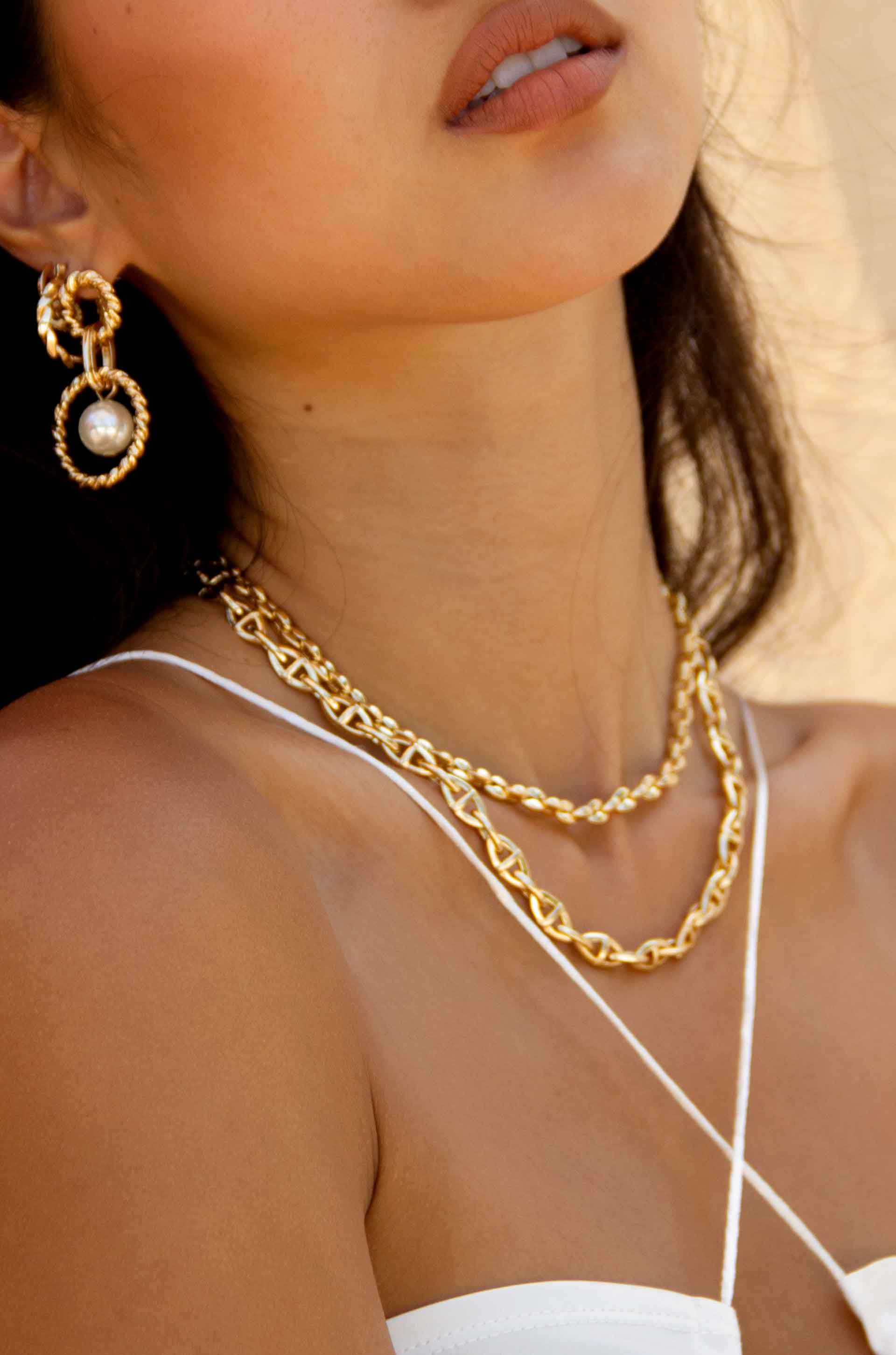 Golden Rays Linked Chain 18k Gold Plated Necklace Set on a model
