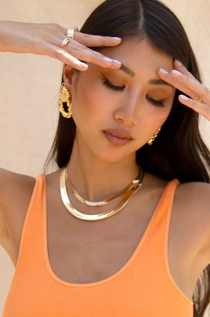 Brooklyn Flat 18k Gold Plated Necklace on a model
